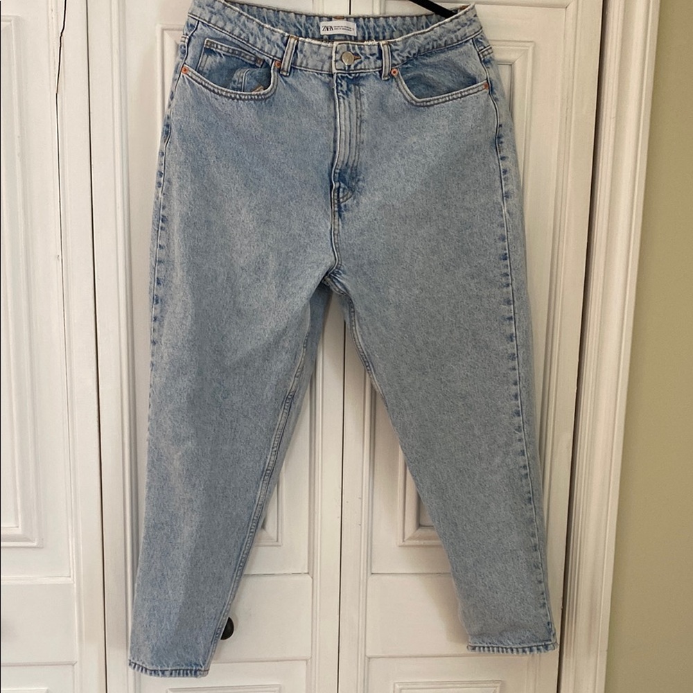 Zara High Rise Blue Jeans Relaxed Fit